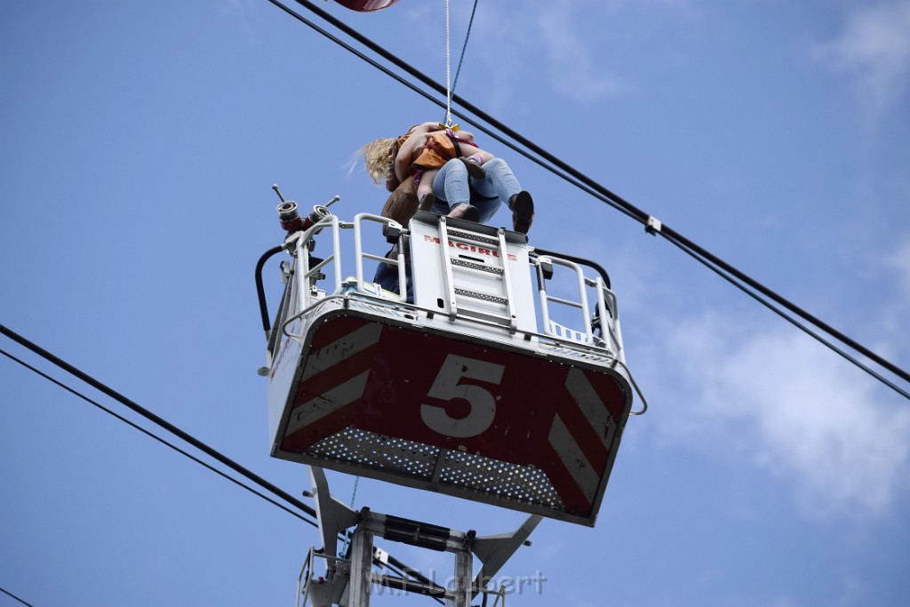 Koelner Seilbahn Gondel blieb haengen Koeln Linksrheinisch P266.JPG - Miklos Laubert